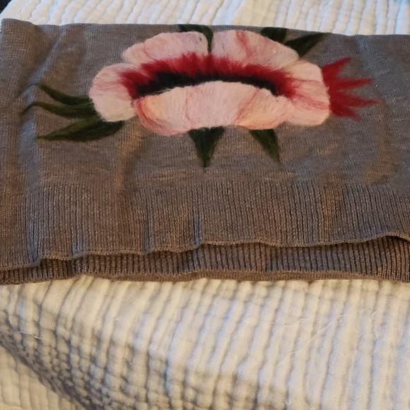 NWT J Jill Gorgeous Scarf w/Hand Embroidered Wool Flowers - Picture 4 of 8